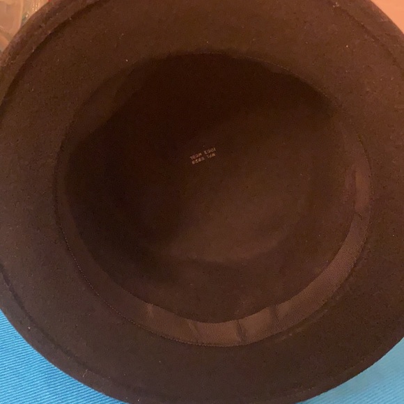 Woman’s Wool Top Hat - Picture 12 of 13